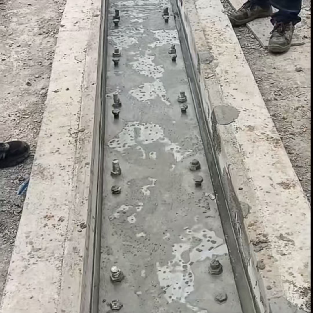 盘锦港口码头起重机龙门吊重型机械设备稳固用早强快凝轨道胶泥